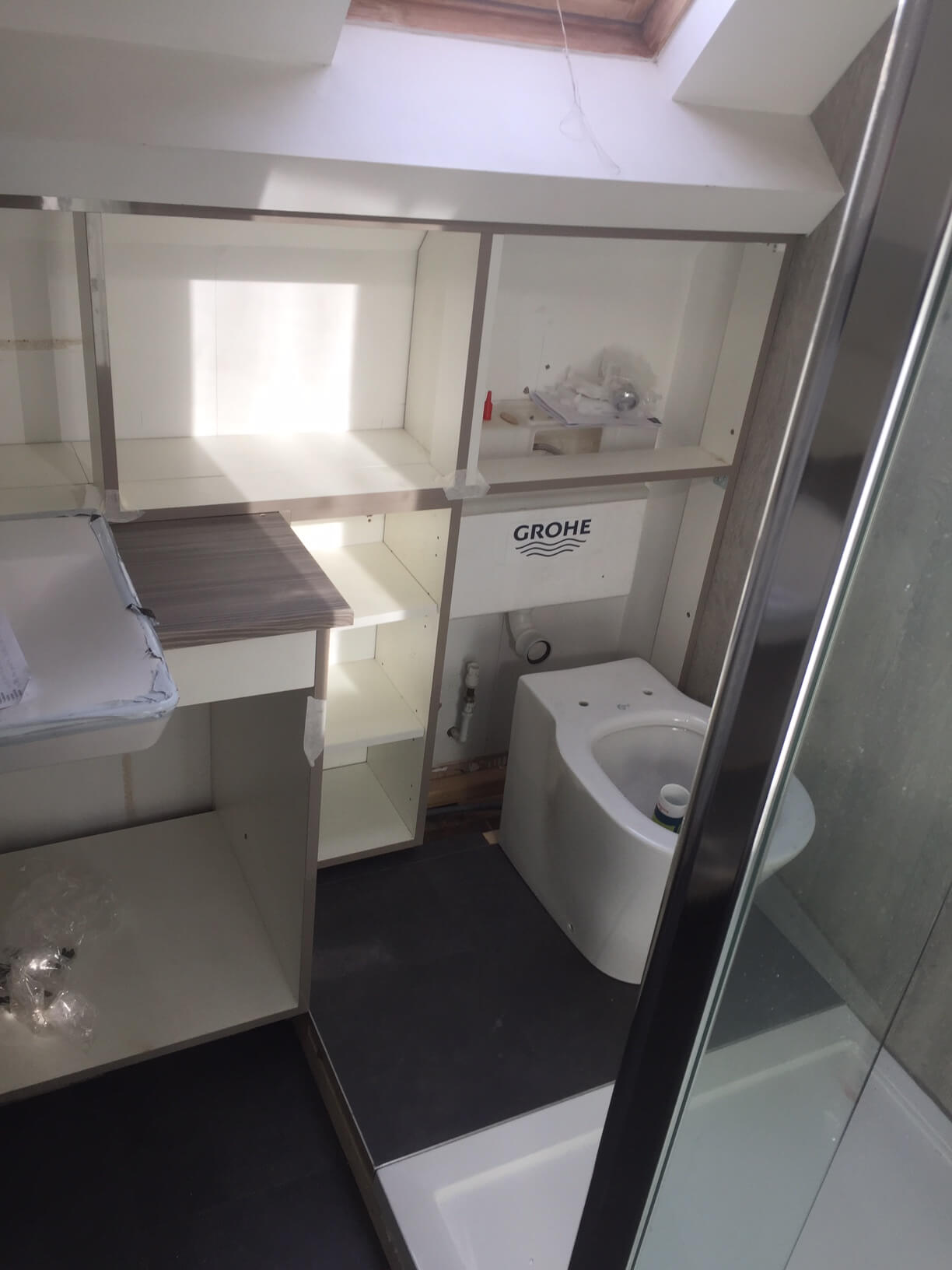 Vanity unit and toilet fitted
